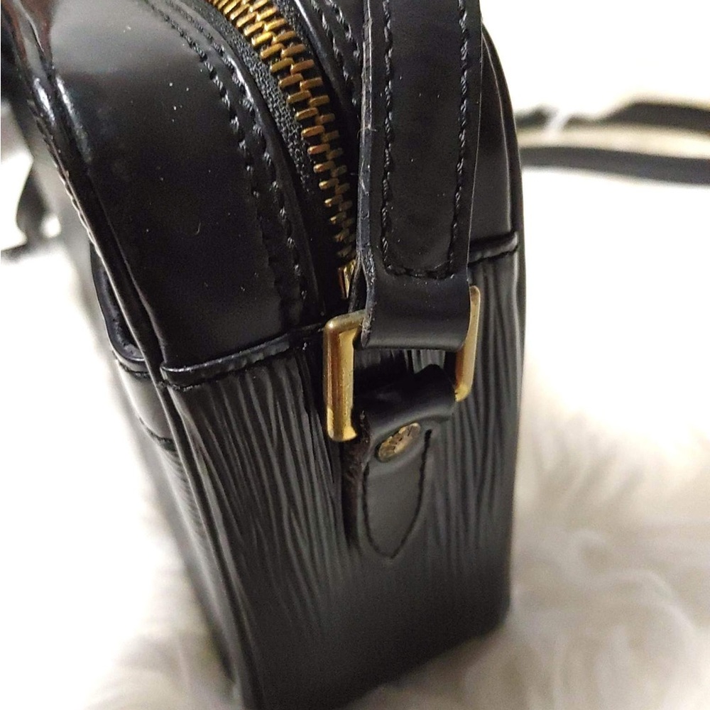 Louis Vuitton Black Epi Leather Shoulder Bag - Picture 3 of 15